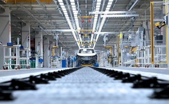 Shaanxi Xianghelixin Automobile Sales Service Co., Ltd. manufacturer production line